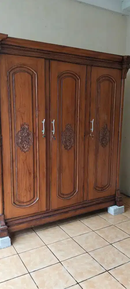 Lemari 3 pintu kayu jati