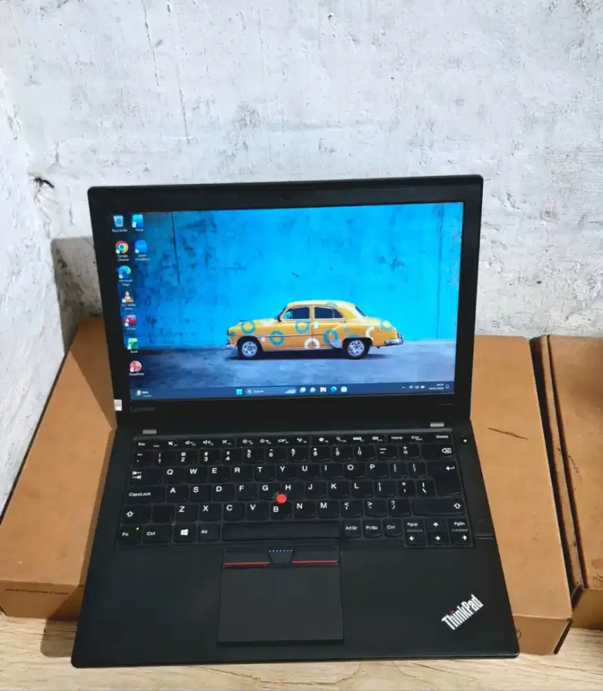 Lenovo ThinkPad X260
Core i5-6300U Ram 8 SSD 256