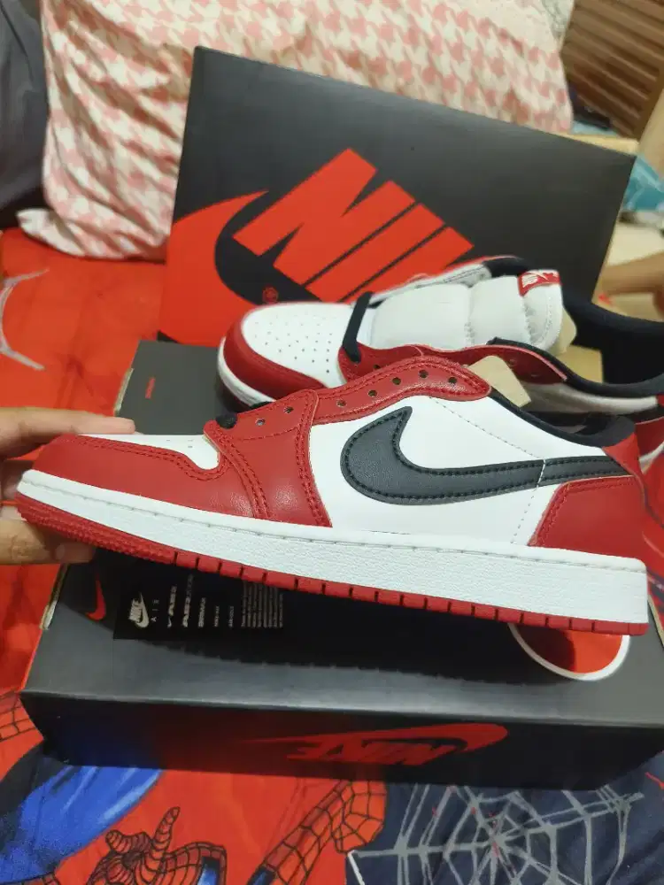 sepatu Air Jorndan merah putih