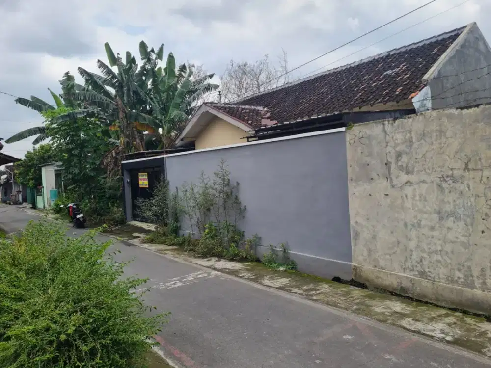 DIJUAL MURAH RUMAH BESAR SECOND KONDISI BAGUS