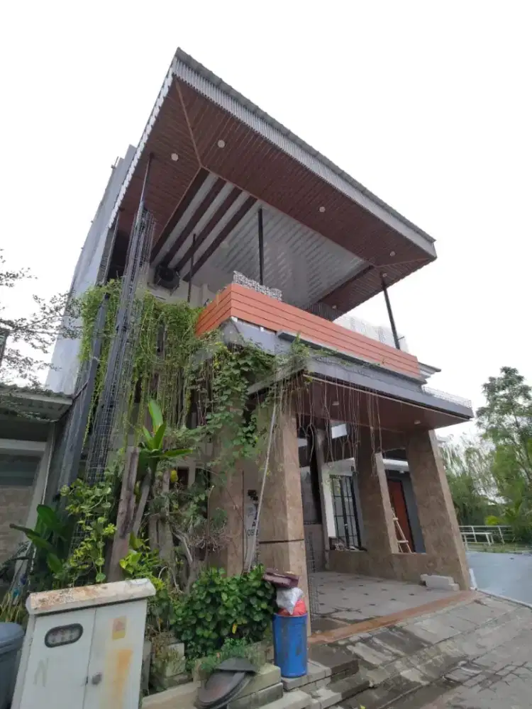 DIJUAL RUMAH MEWAH 3 LANTAI – CITRA HARMONI TROSOBO SIDOARJO