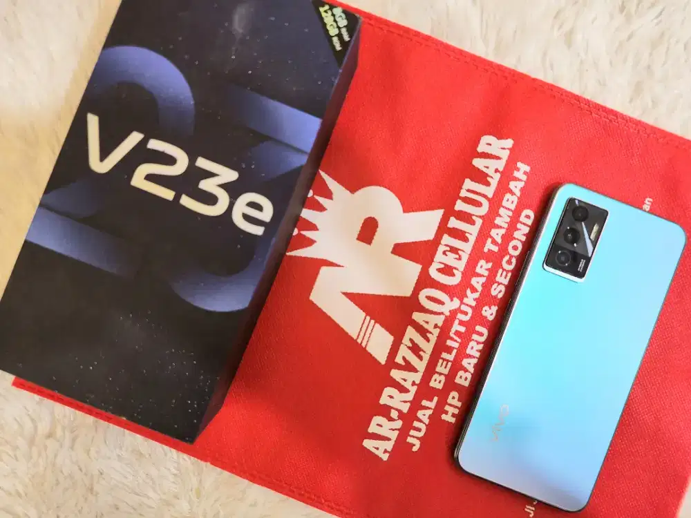 Vivo V23e 8/128  LAYAR AMOLED