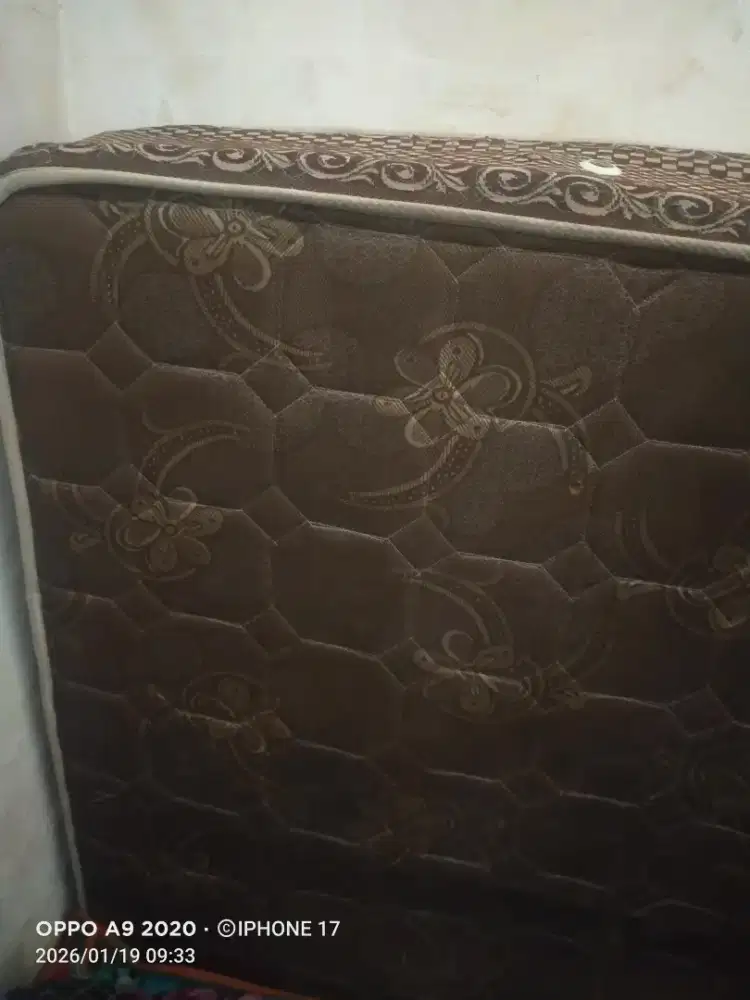 Springbed ukuran 200 ×180 masih layak pakai  robek dikit nego di tmpt