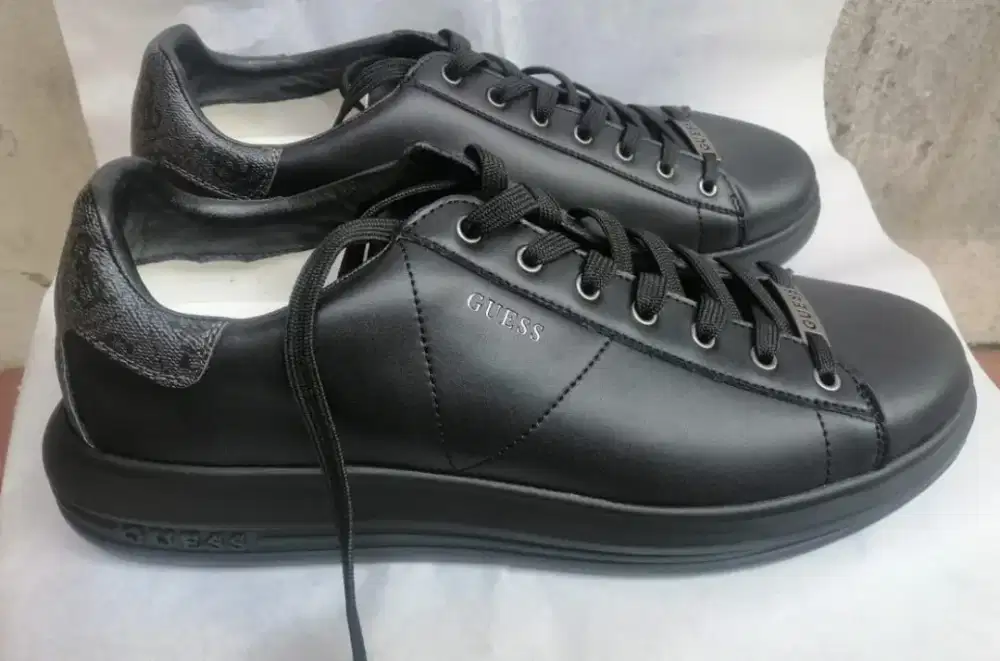 Sepatu Pria guess elba
