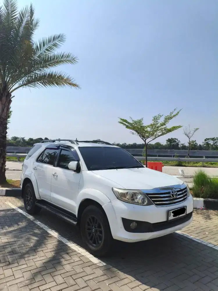 JUAL TOYOTA FORTUNER 2.5 G DIESEL NON VNT PUTIH METALIK