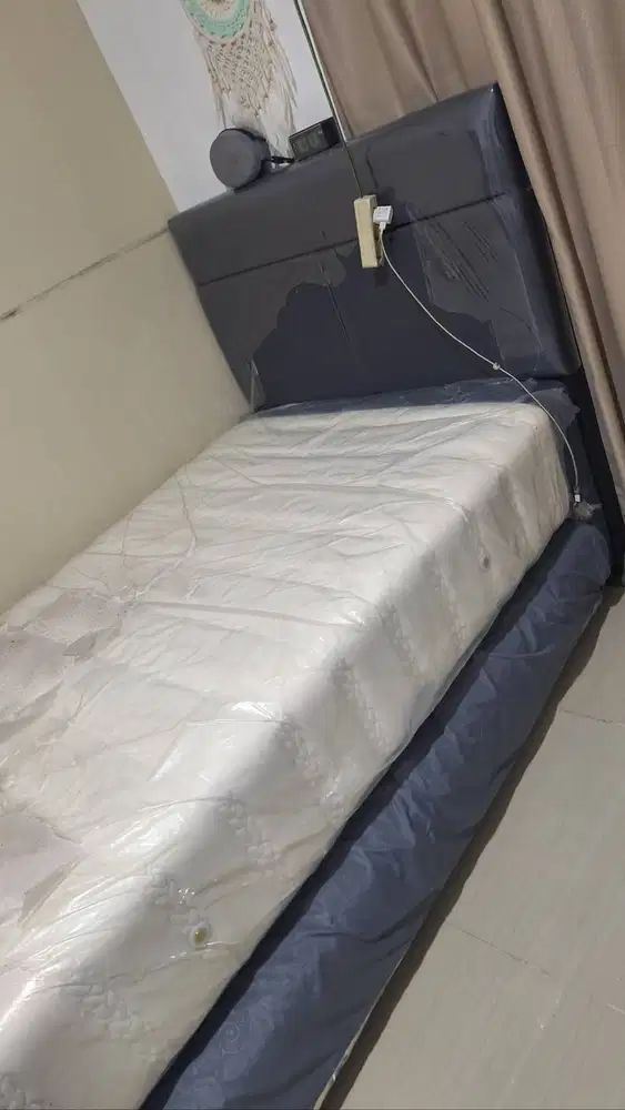 Dijual Cepat Kasur Uniland Kondisi Masih Plastikan Harga 1,5 Juta Nego
