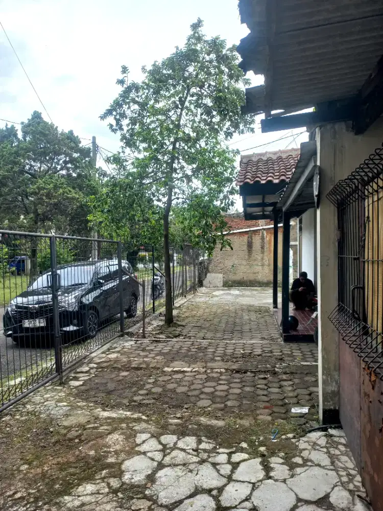 Disewakan Rumah lama halaman luas 1 lantai