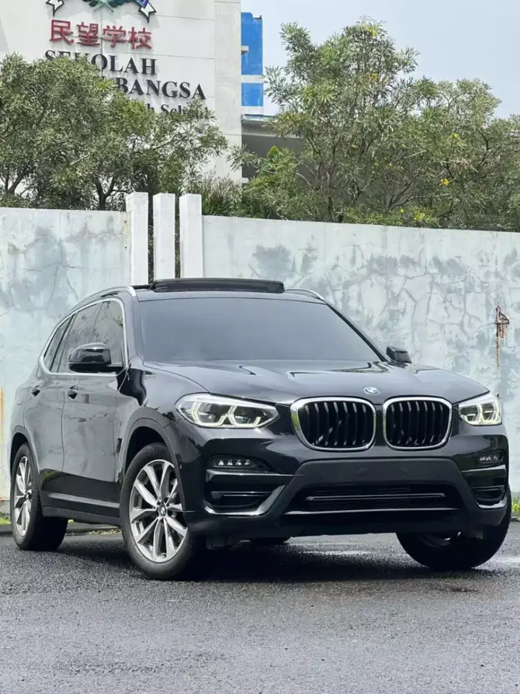 BMW X3 XLine Hitam Panoramic SUNROOF Thn 2022 FACELIFT Full Record BMW