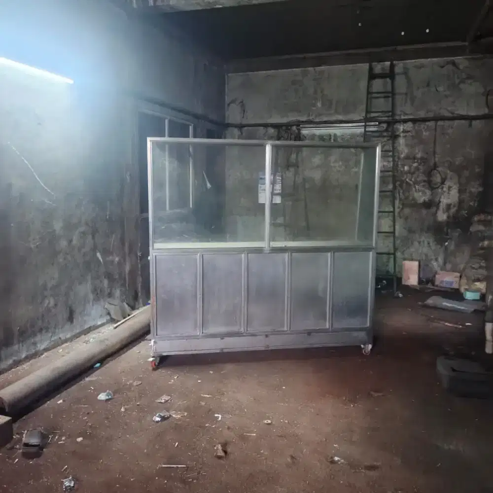 Etalase gerobak stainless steel kokoh dan kualitas yang terjamin