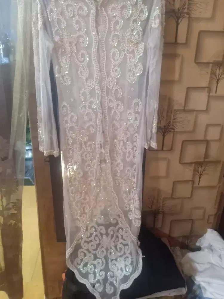 kebaya putih full Payet model pingwin,