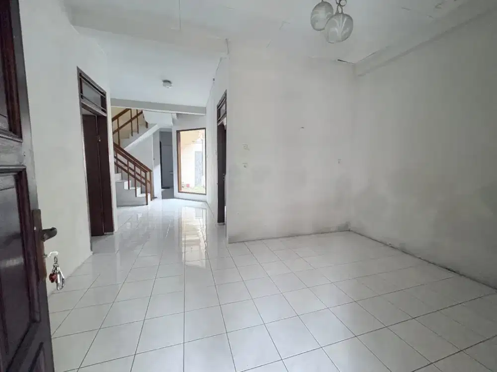 Di Sewakan Rumah Di antapani cocok untuk keluarga Lingkungan Nyaman Dan Asri, Bebas Banjir, Akses Jalan Luas Dua mobil