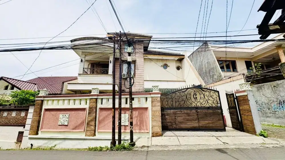 *DIJUAL CEPAT RUMAH SEMI CLASIC EROPA*