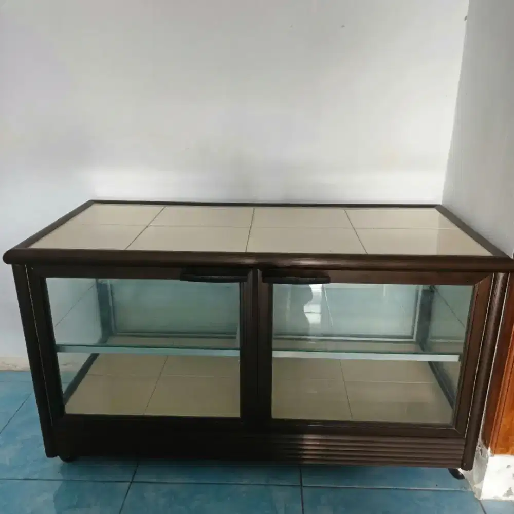 Meja/Rak televisi pajangan almunium keliling kaca