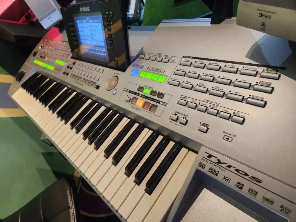 Yamaha Tyros keyboard