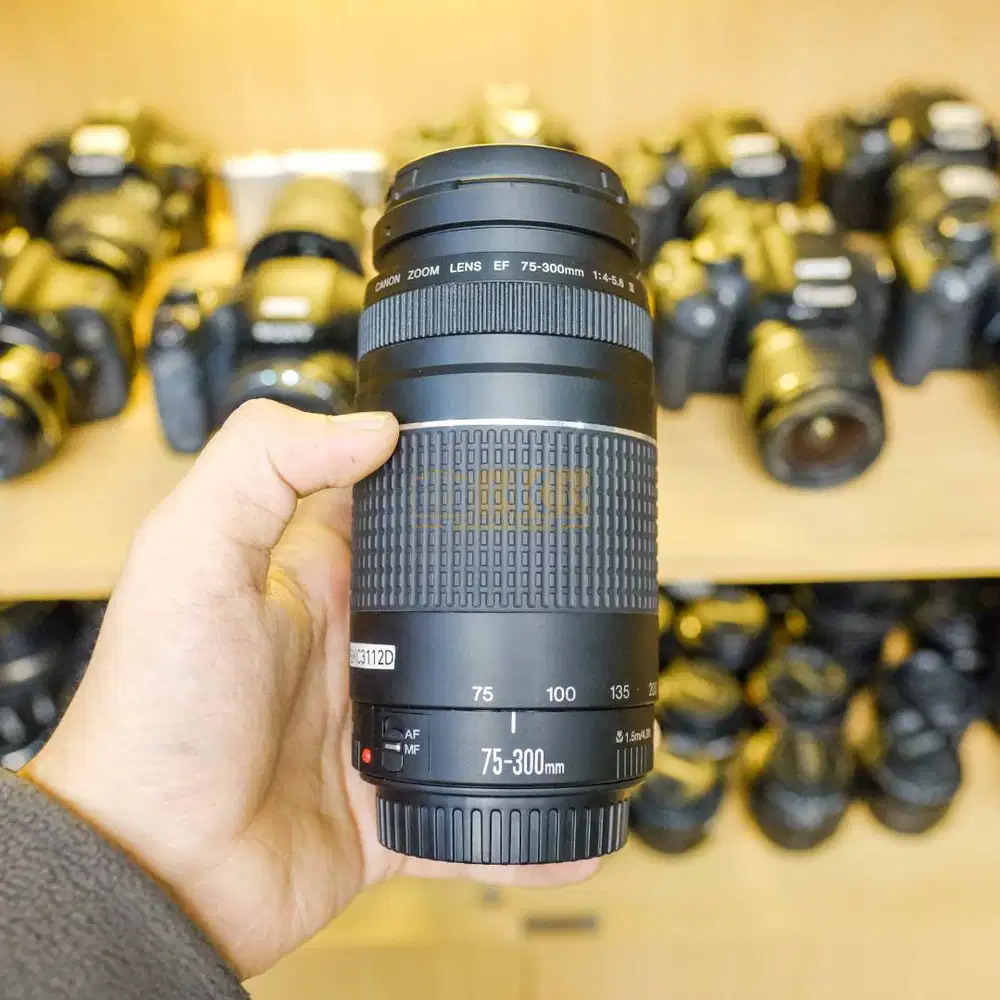 Lensa Canon EF 75-300mm III Fullset Mulus