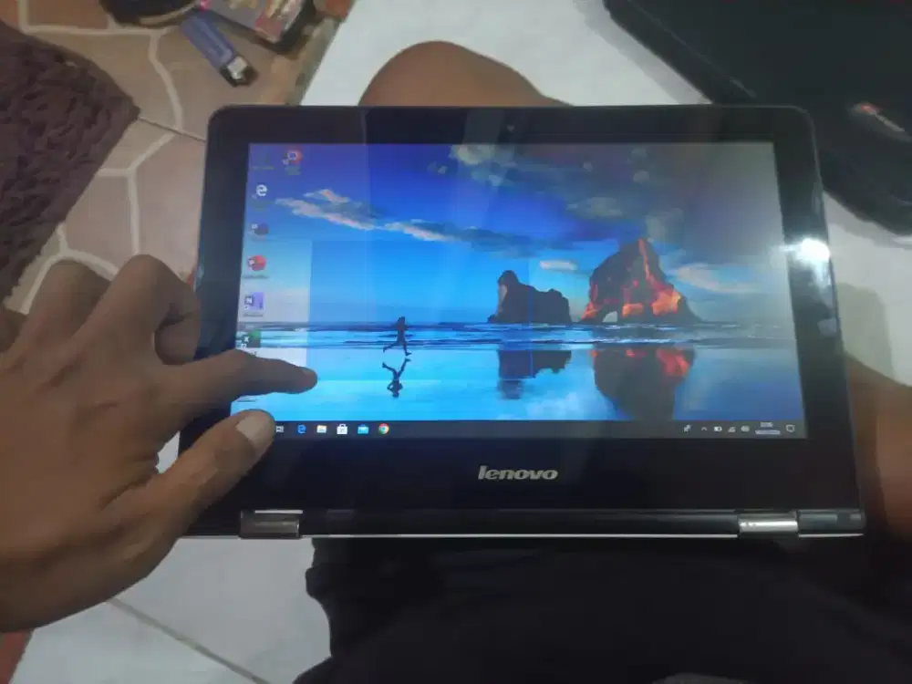 Lenovo YOGA 300-11lBR (Touchreen) Display 11 Inch -SIAP PAKAI