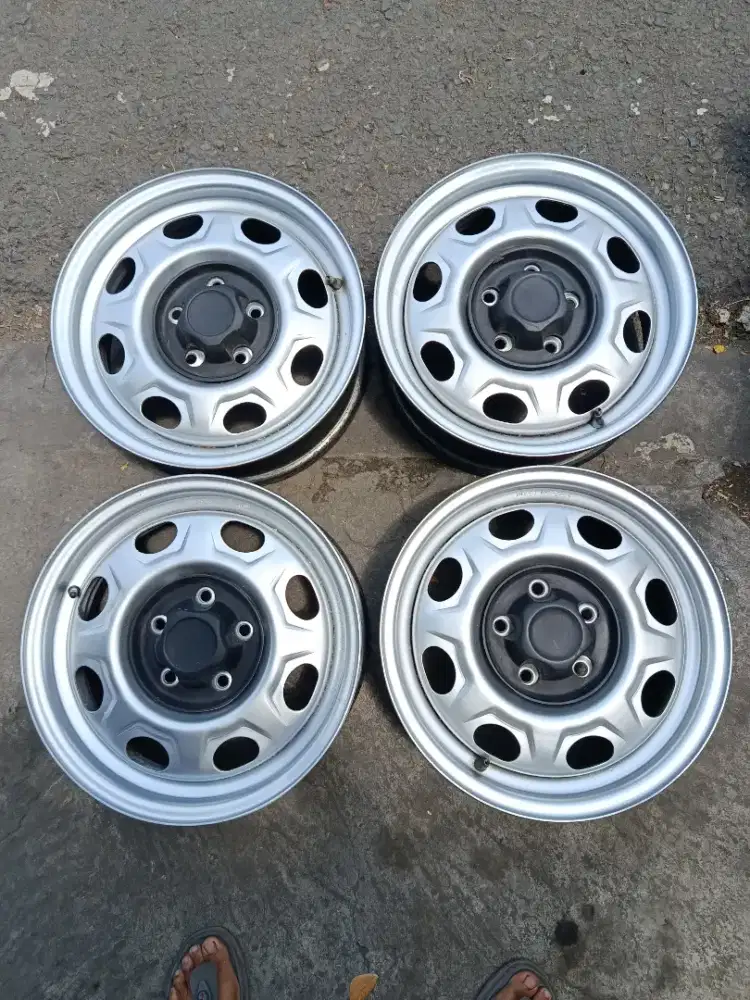Velg Mobil Kaleng Daihatsu Taruna R15 Pcd 5x114