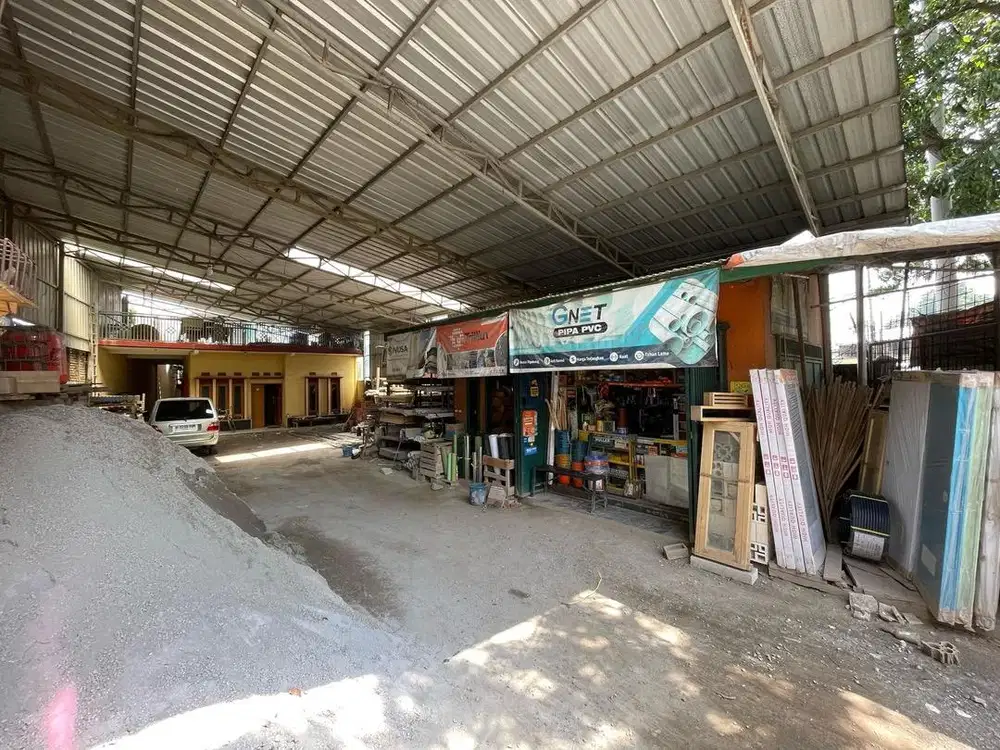 Tanah dan bangunan pinggir jalan utama pertigaan munjul