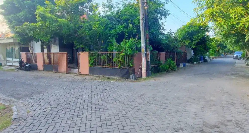 Murah dijual rumah bagus one gate sistem emerald garden meteseh