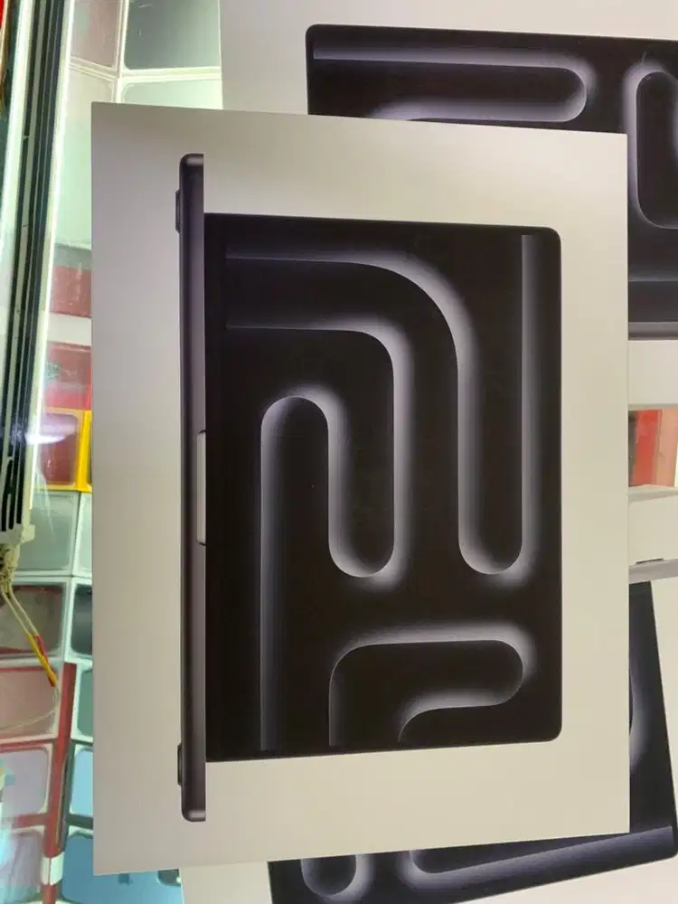 Macbook Pro M4 16/1TB 14 inch IBOX Segel (Belum Aktivasi)