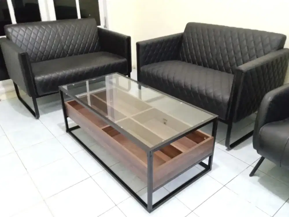 DIJUAL SET SOFA KURSI TAMU KULIT INFORMA MILTON 2+2+MEJA, BEKAS 95%