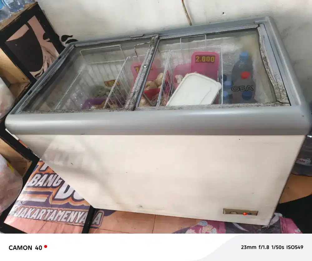 Freezer kaca ukuran 200liter