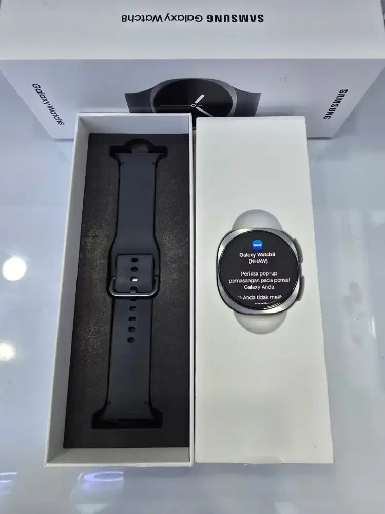 Samsung Galaxy Watch 8 40mm Graphite Garansi SEIN 8 bulan -MasterCom