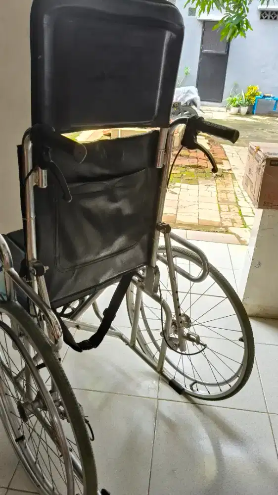 URGENT SALE! Dijual Cepat Kursi Roda Dewasa Kondisi Bagus - Siap Pakai