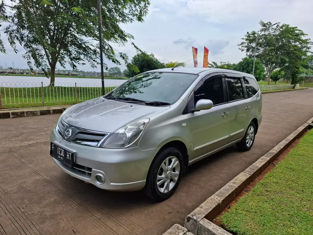 Nissan Grand livina 2012 Bensin