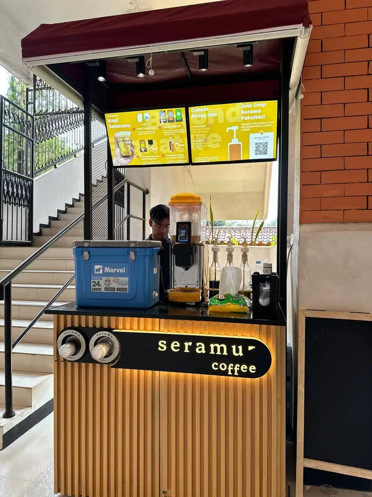 Operator and Marketer Stall Staf