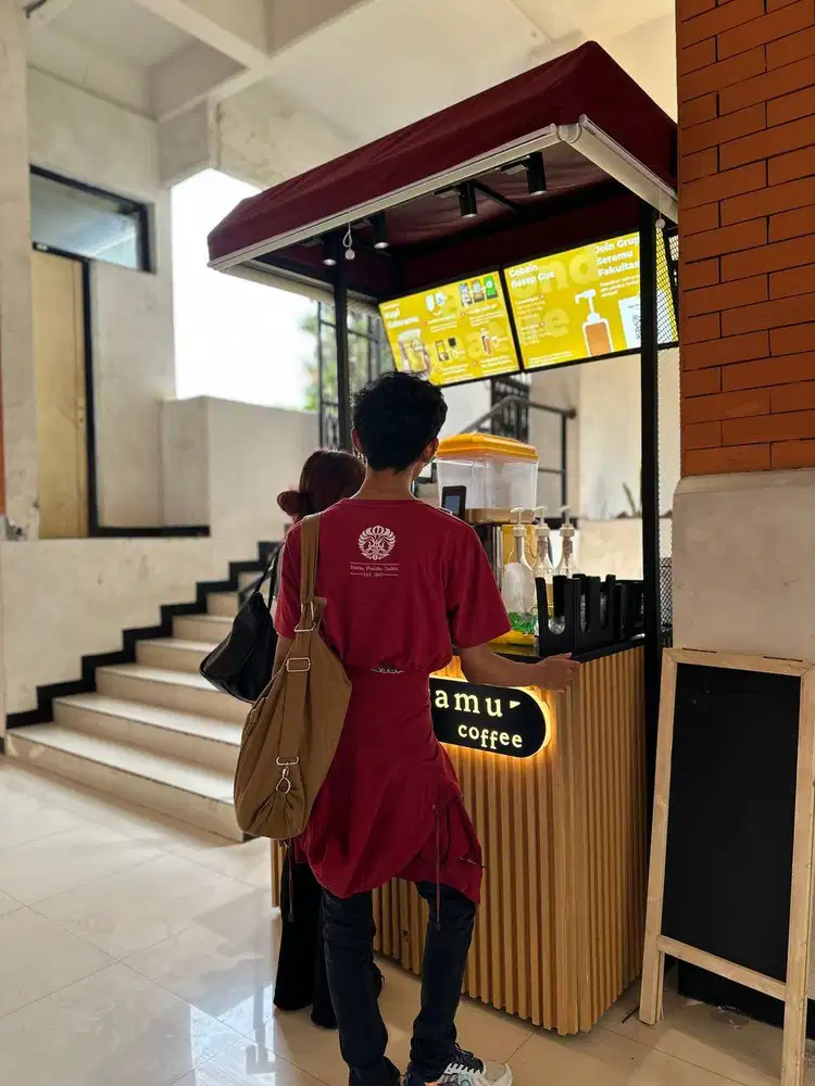 Operator and Marketer Stall Staf