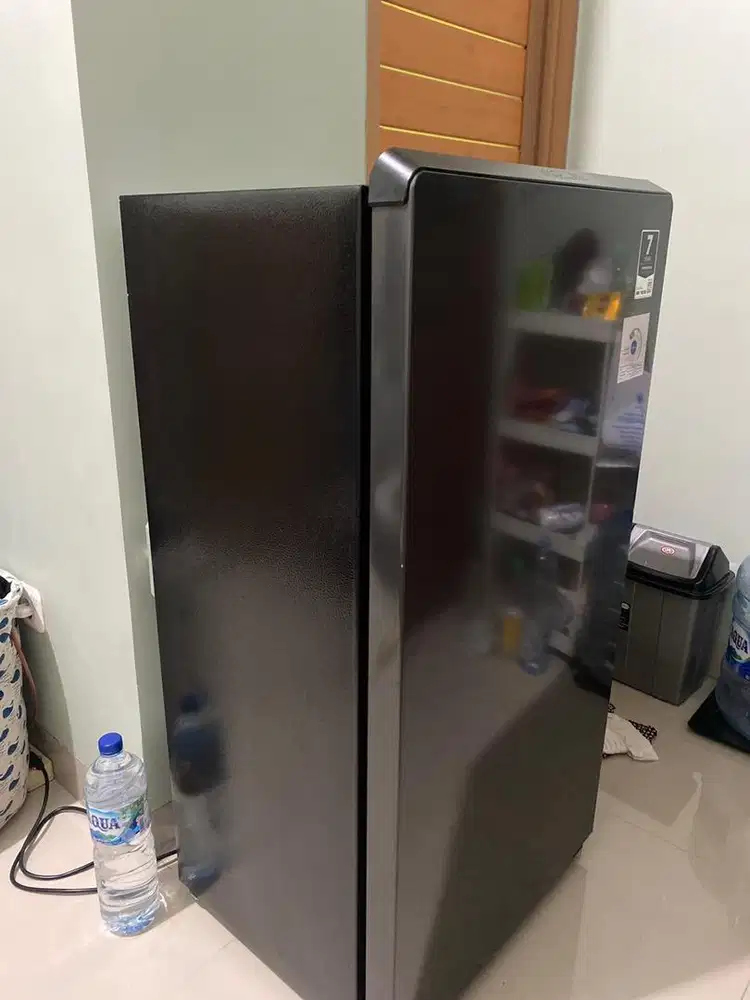 DIJUAL KULKAS LIKE NEW JUAL RUGII