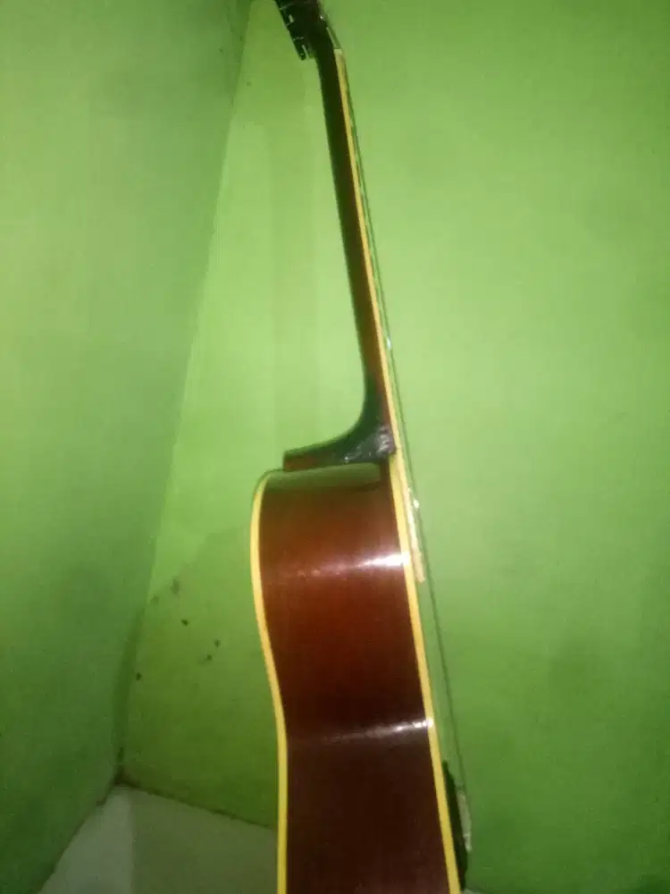 Gitar taylor tambes cukup mulus