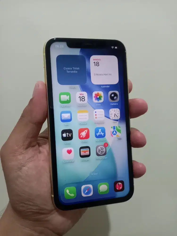 IPhone 11 Yeloow 128Gb Lte Batangan ada minus dibaca