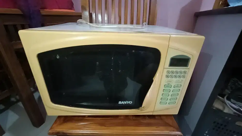 Microwave Sanyo 700W
