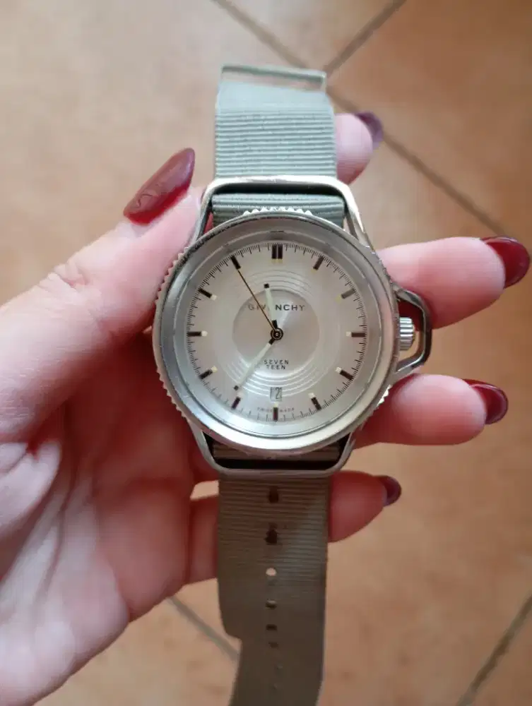 Givenchy Seventeen Watch