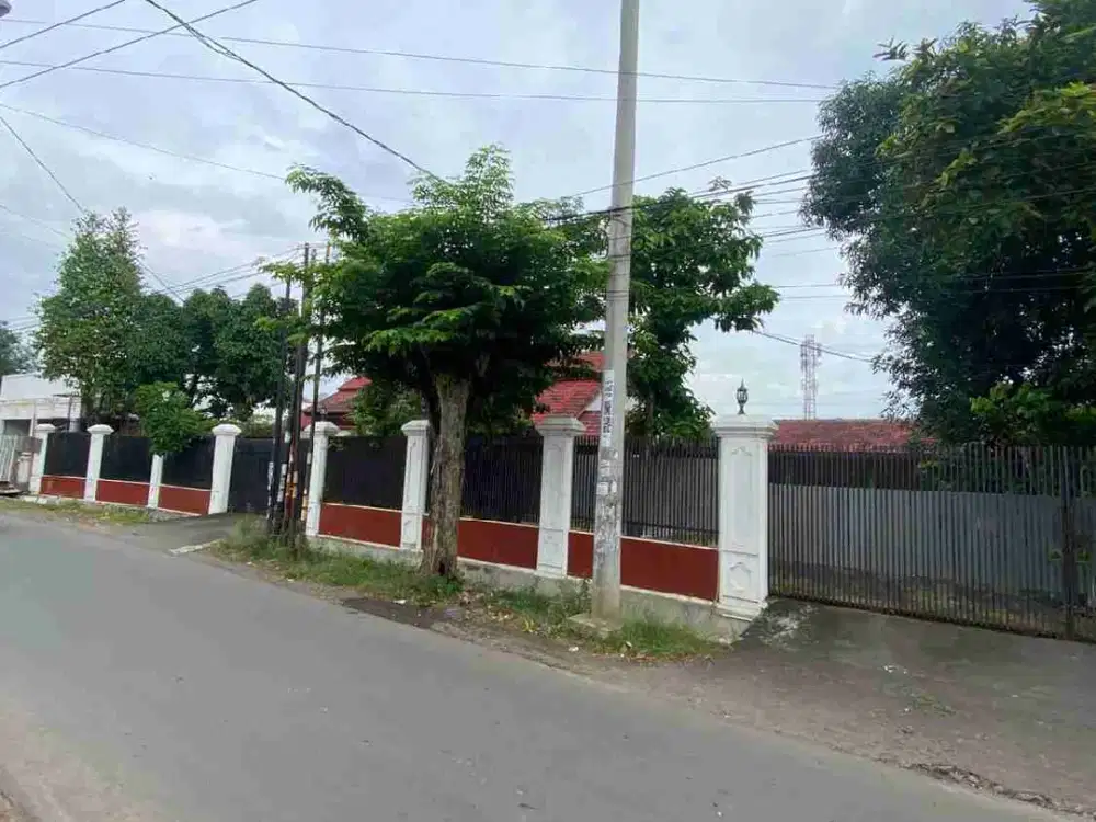 rumah luas mewah Megah