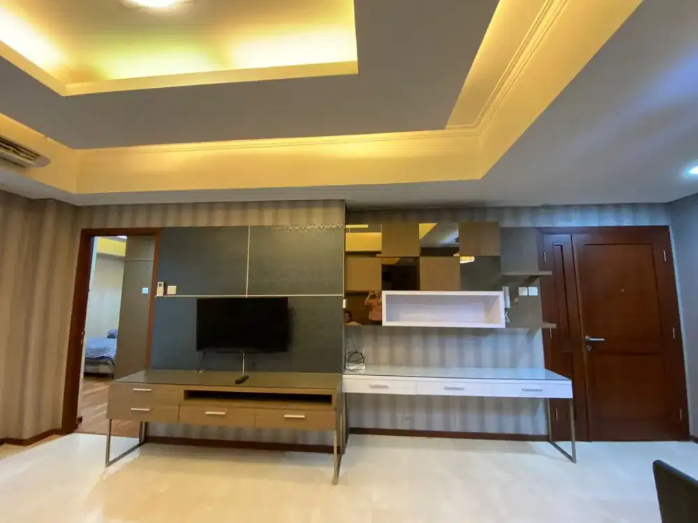 3BR furnish interior lantai rendah view pool Apt.Royal Mediterania Garden