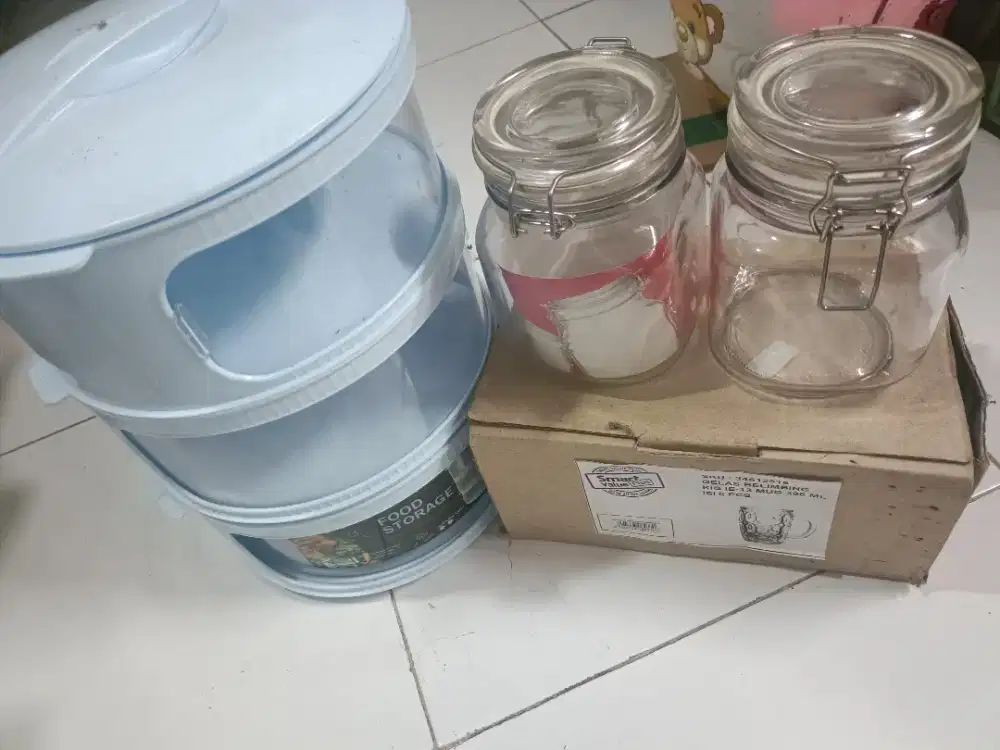 Toples gelas ,tempat nyimpen makanan