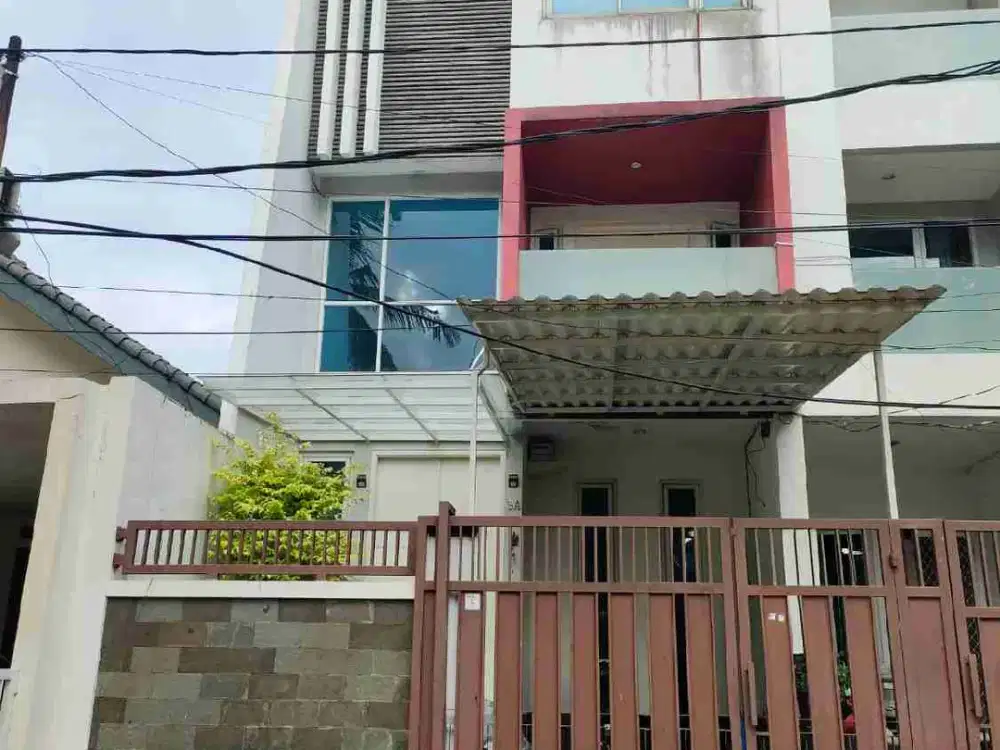 Rumah minimalis rapih siap pakai 3 lantai row jalan 2 mobil semi furnished disewakan lokasi strategis Kemayoran Jakarta Pusat