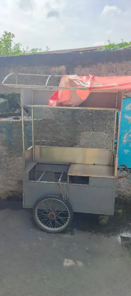 Gerobak dorong sate. Stanlees Besi