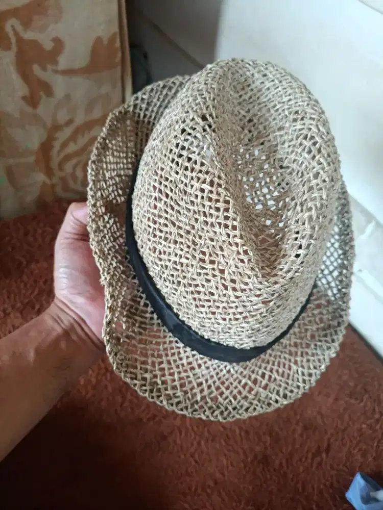 Topi anyaman aksesoris