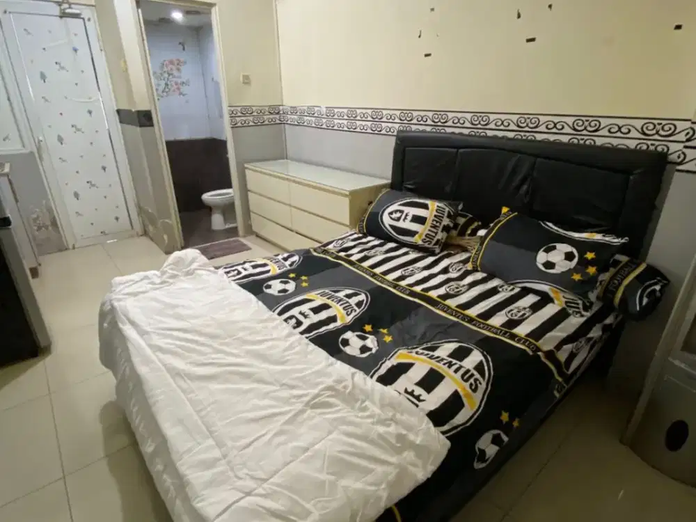 Apartment green pramuka city unit studio furnished swimingpool lantai 2