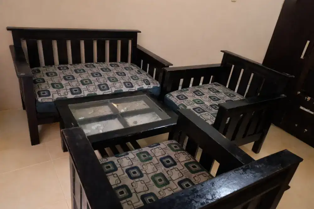 1 set kursi sofa + lemari pakaian