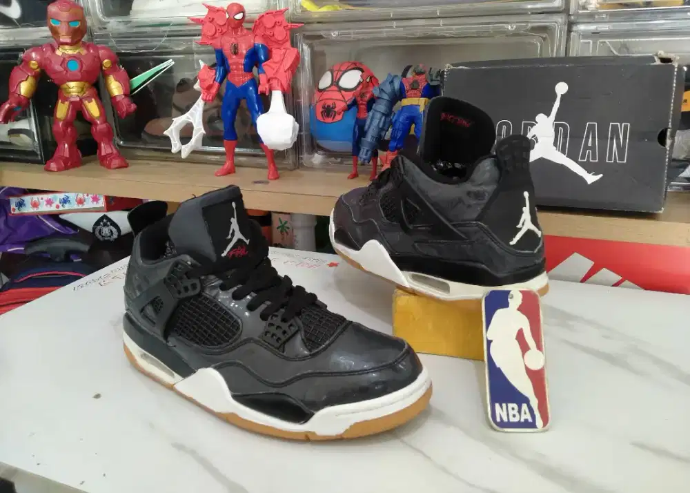 Sepatu Basket Nike Jordan Retro 4 Black Gum