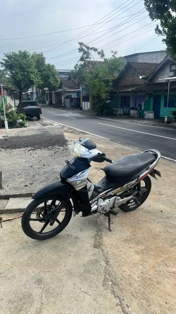 Honda supra x 125 asli injeksi old 2006