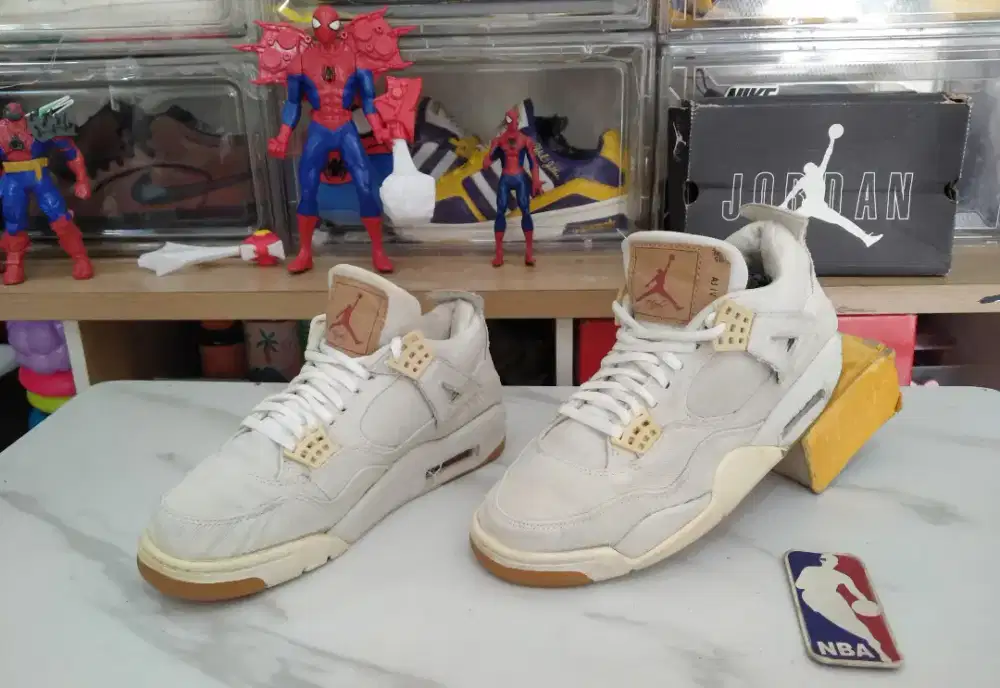 Sepatu Basket Nike Jordan Retro 4 Levis