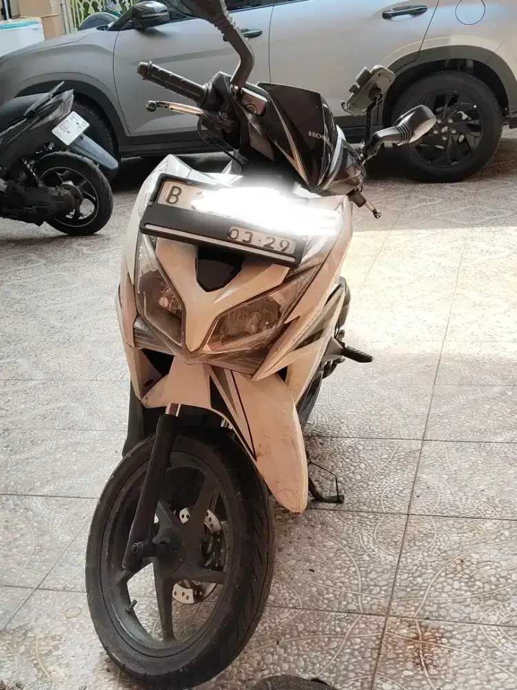 dijual vario 125 thn 2014 putih