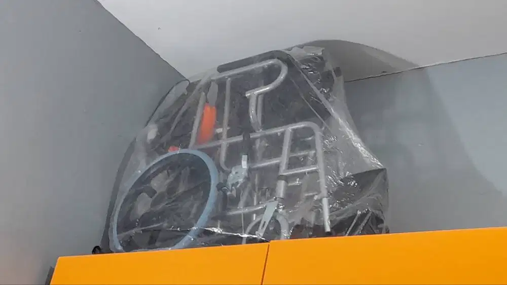 DIJUAL KURSI RODA BARU BELUM SEMPAT DIPAKAI