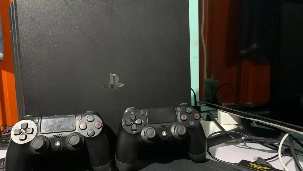 PS4 Pro 1 TB with 2 stick dualsense